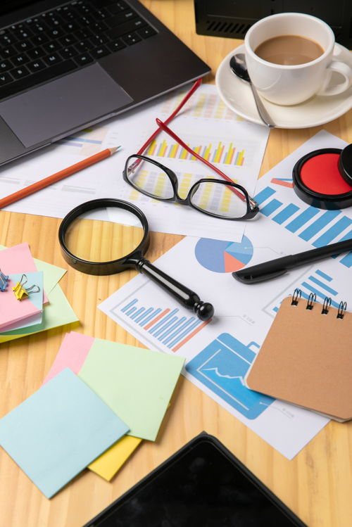 放大镜数据报表办公用品商务摄影图